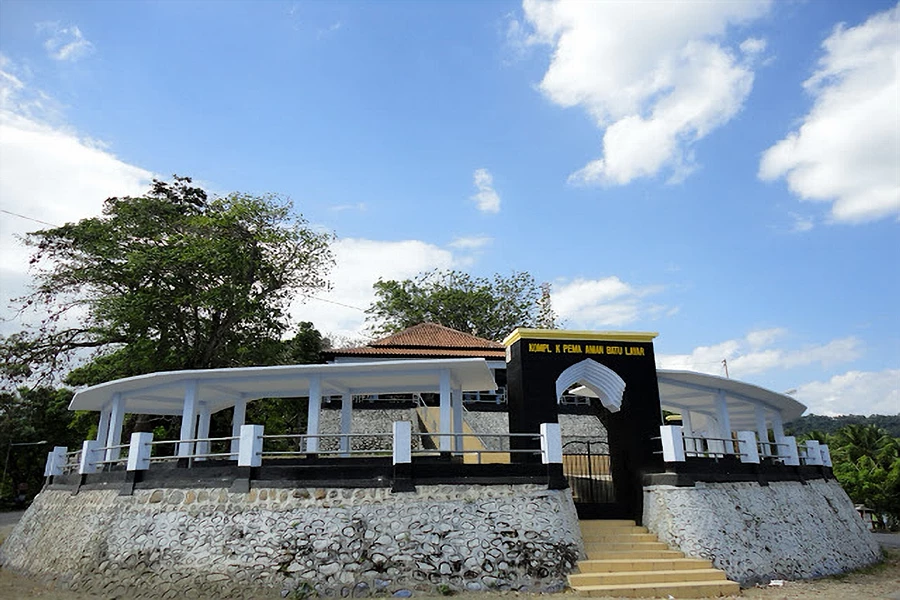 Makam Batu Layar